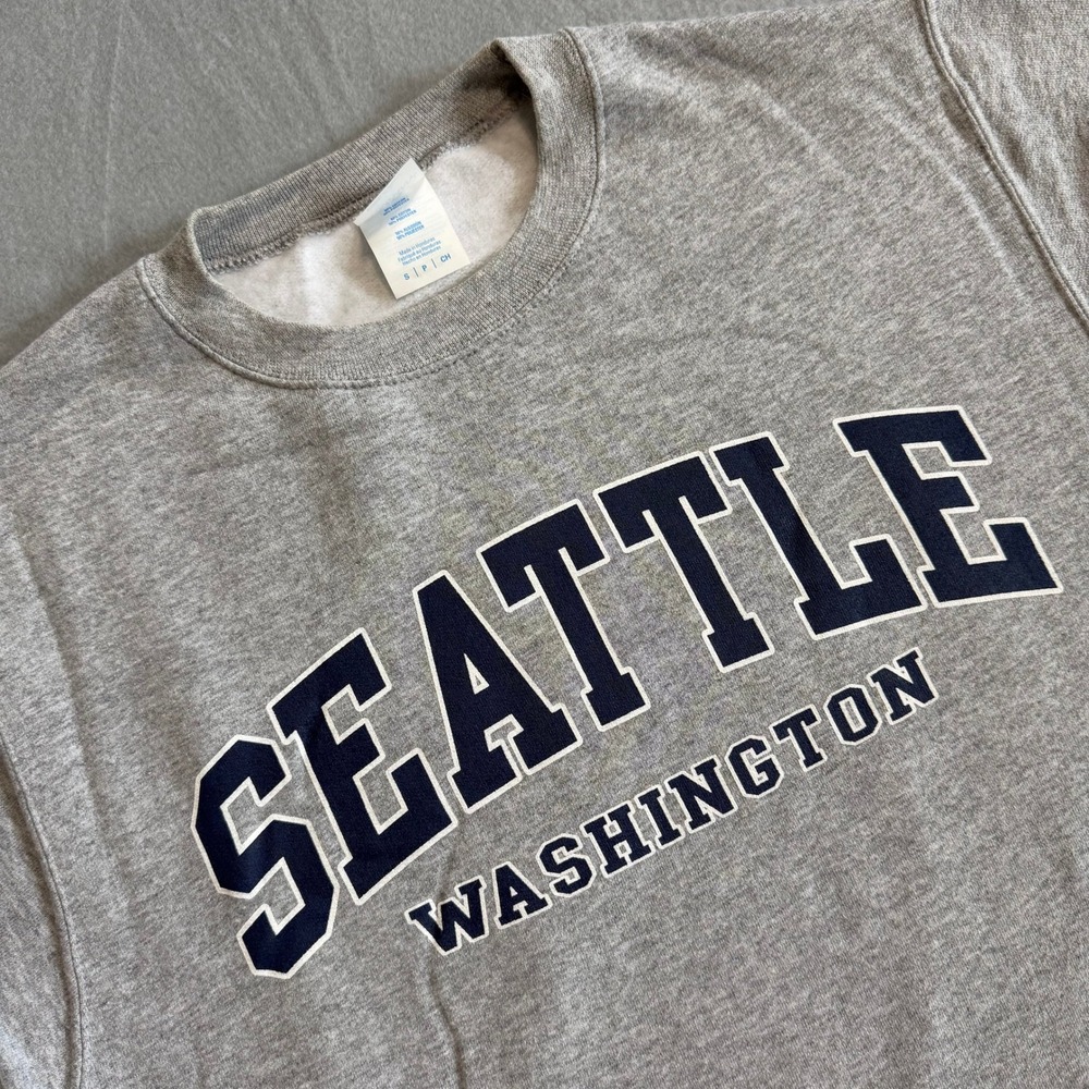 Port & Company Seattle Washington Sweatshirt Small Gray Pullover Souvenir Sporty